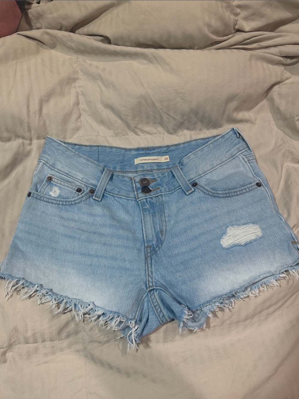 Levi Shorts - Picture 2 of 3